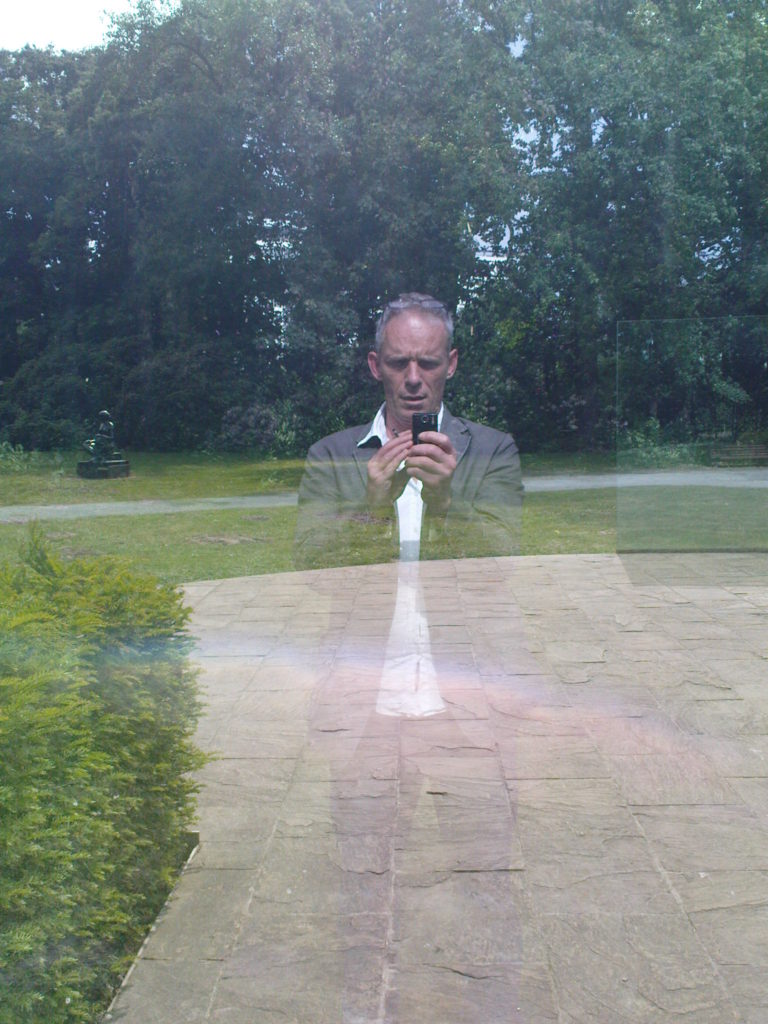 Refleselfie by Jan-Willem Geerinck, shot with the K770i in May 2011.
